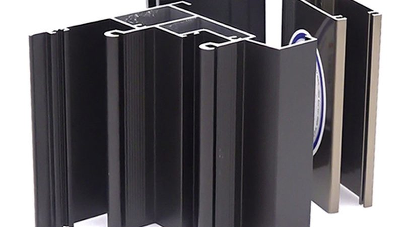 实木折叠门在商铺中的适用性与优势分析